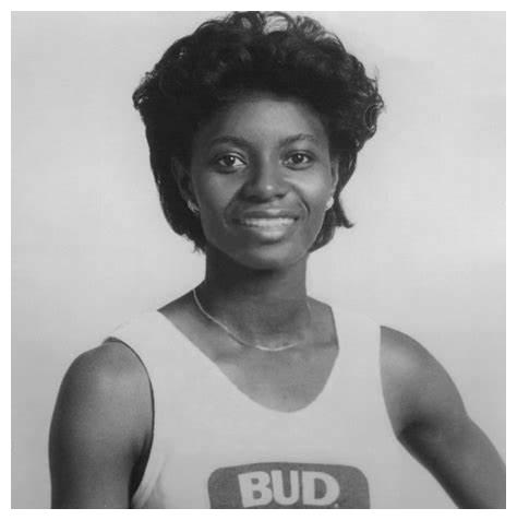 维金斯母亲玛丽塔曾是加拿大田径名将,曾2次摘得奥运银牌