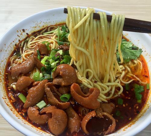 记忆中的肥肠面|肥肠面|猪大肠|早餐_新浪新闻