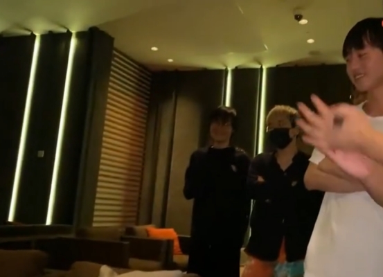 即将离队？FPX冰岛团建牛宝独自回<a href=