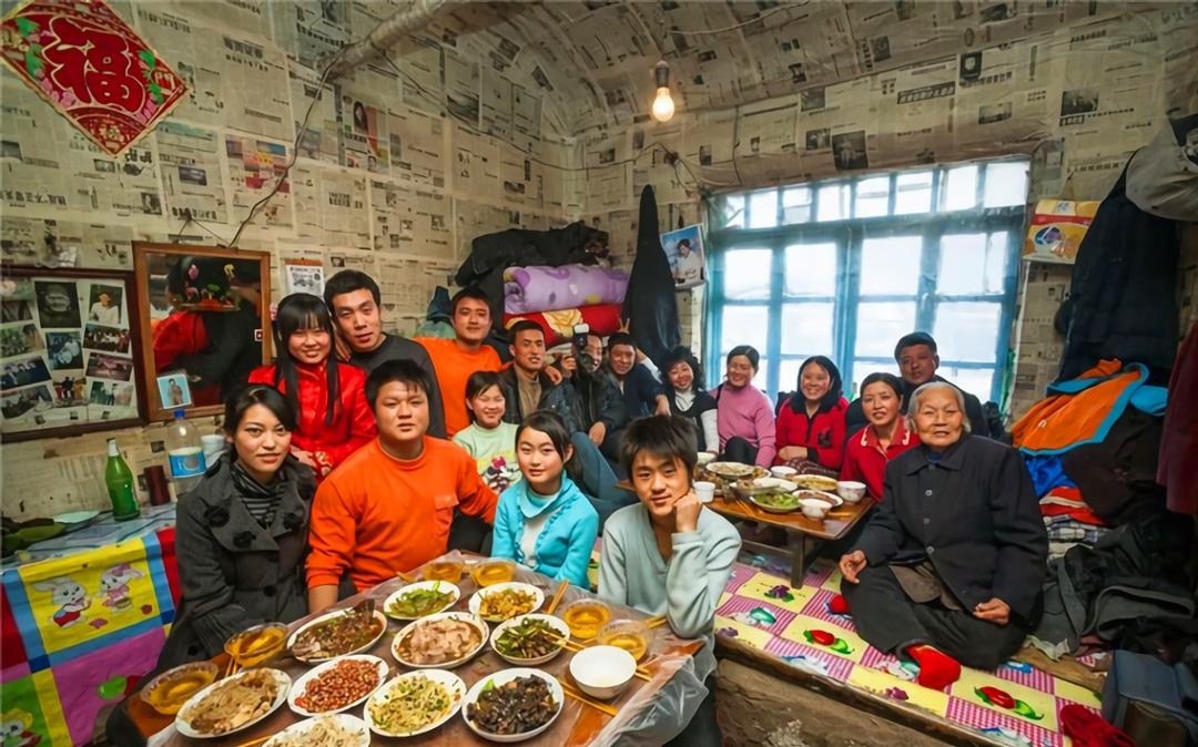 南方人不解东北喜欢一家人在炕上吃饭睡觉不嫌脏吗