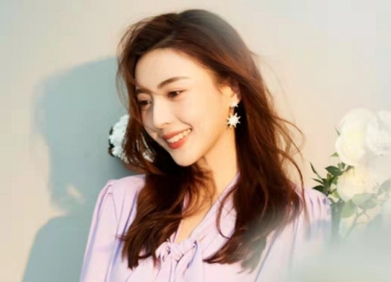 王冰冰后又一央视主持人火了！张舒越神似高圆圆，还是北大研究生休闲区蓝鸢梦想 - Www.slyday.coM