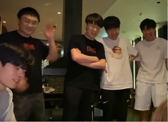 即将离队？FPX冰岛团建牛宝独自回<a href=