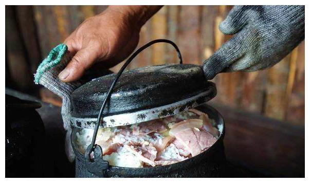 云南大理剑川一马锅头回到故乡村庄守护茶马古道做马帮罗锅饭