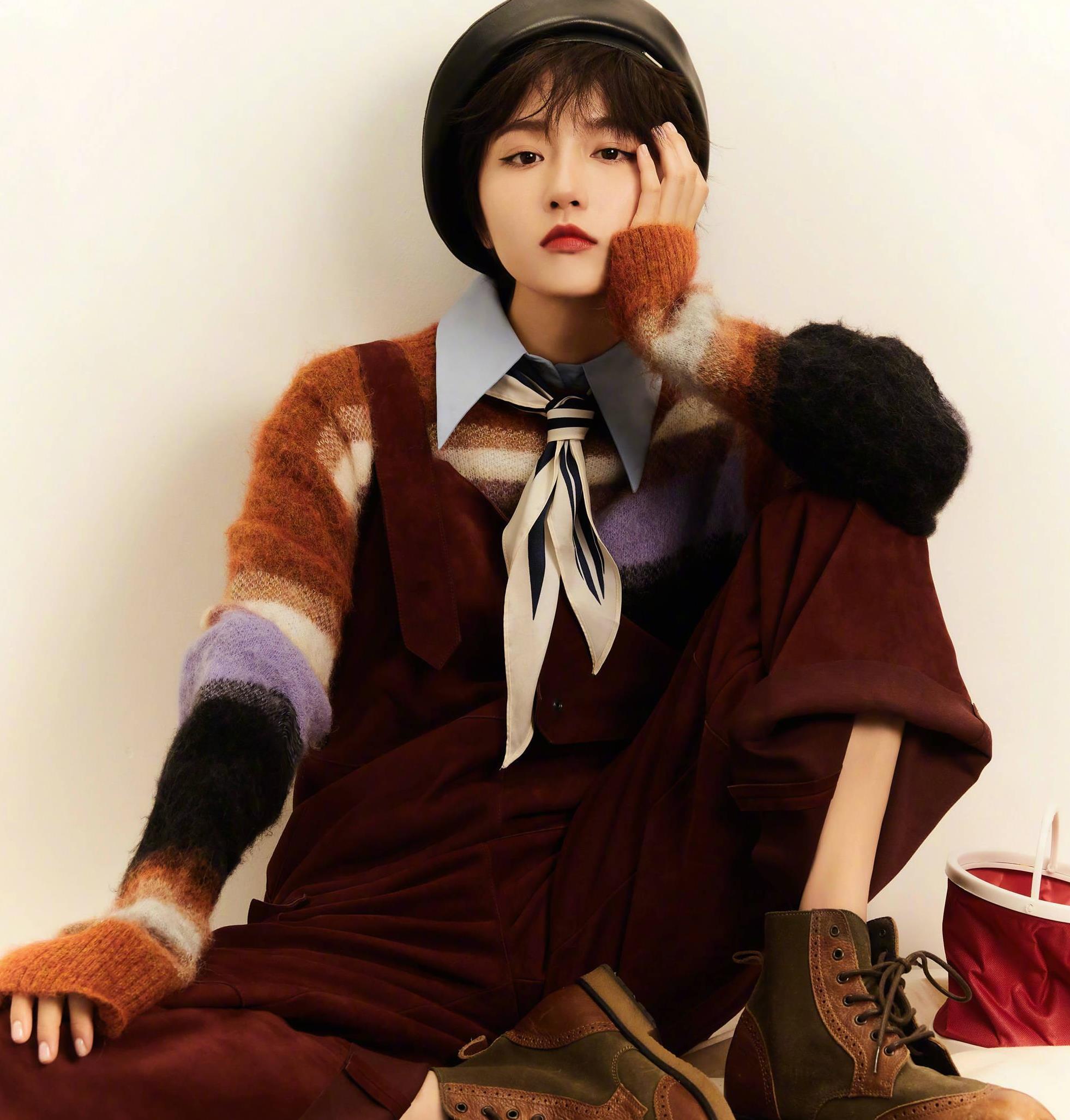 活力少女成果的穿搭大片每套都充满少女的奇思妙想治愈感满分