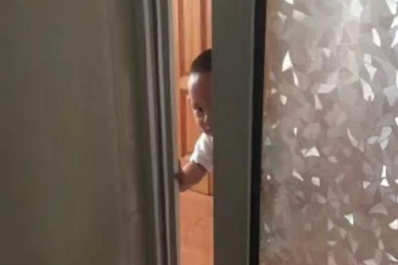 7张照片告诉你有娃后上个厕所有多难扒门是常见操作