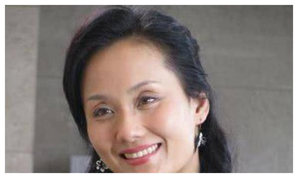 女儿是世界冠军,如今50多岁魅力不减|李颖|金紫薇|女儿_新浪新闻