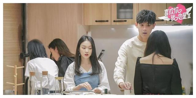 节目里嘉宾住的小屋在北京远郊,有天早上申哥起大早,开车十七公里去给