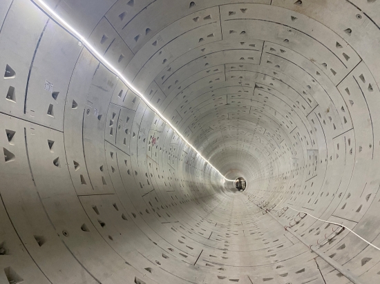 深圳地铁12号线取得重要进展!首个盾构区间轨行区完成移交