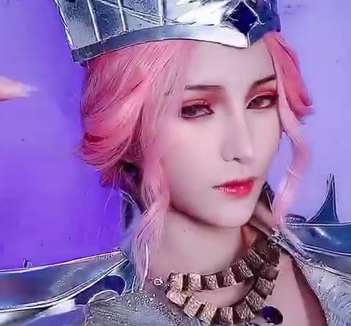 美女cos比比东这才是真正神还原连唐家三少都称赞