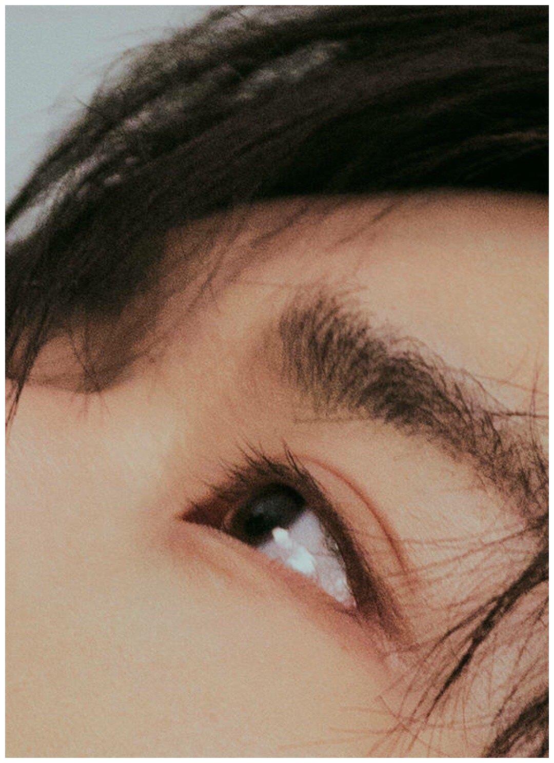 易烊千玺眉心痣被网友pick了,美少年的眉眼近照太绝了!