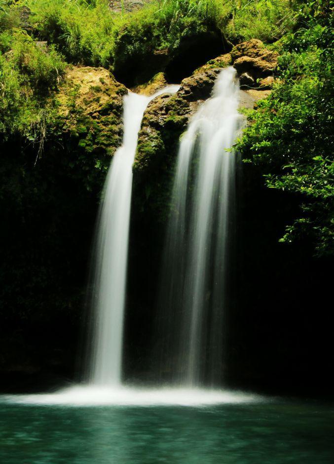 广西融安清潭瀑布群瀑布景色十分壮观吸引大批游客前来观赏