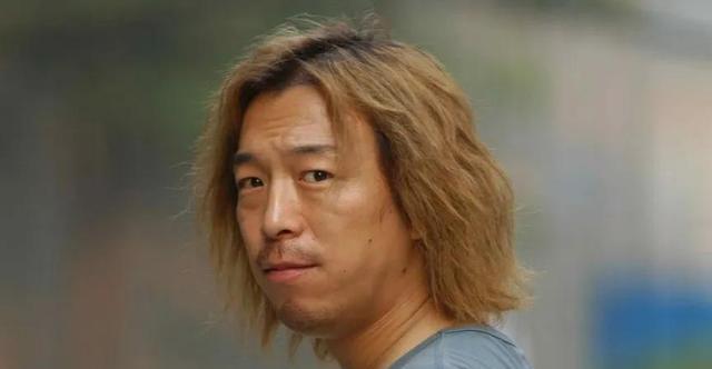 2006年,一部《疯狂的石头》彻底改变了黄渤的人生他在《疯狂的石头》