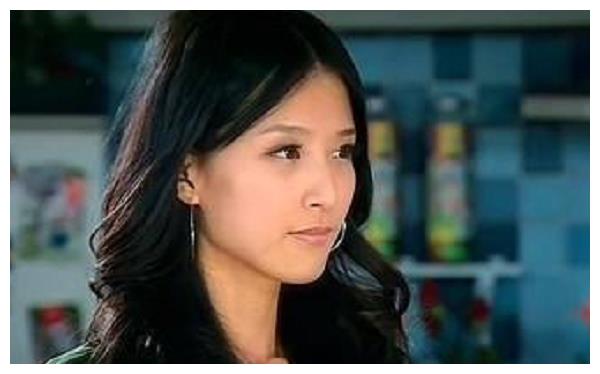 当《爱情公寓》的第二季播出后,很多人发现没有赵雯的戏份,于是便有