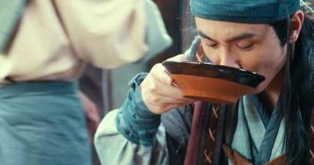 我们在平时看这些历史的时候,都了解到古人都是大碗喝酒,大口吃肉的