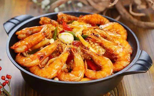 美味鲜虾煲,加上营养食材,才美味呢,冬季吃它暖洋洋