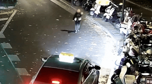 深夜偶遇“特殊乘客”，出租车司机直接开往派出所……