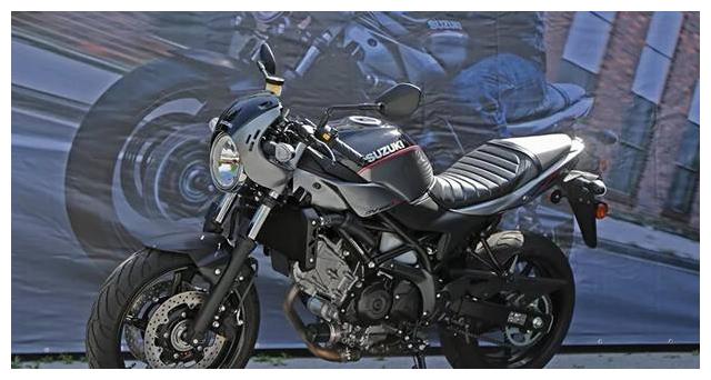 铃木复古赛车搭载76马力v型引擎造型新颖经典迷人