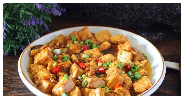 1块豆腐,两个鸡蛋,教你做家常红烧豆腐,比放肉还香,美味下饭