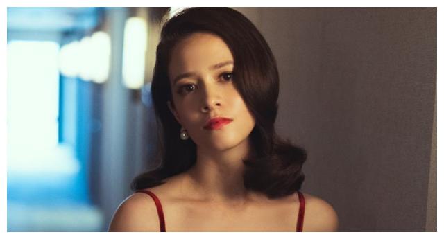 如果三年前徐嘉雯没有遇到不靠谱的经纪人,也许她早该火了,但凡事没有