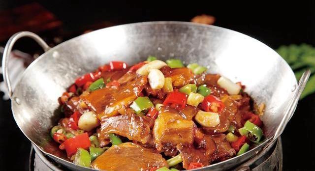 精选鸡汤面干锅五花肉开胃山楂糕豆豉蒸鱼头的川味家常做法