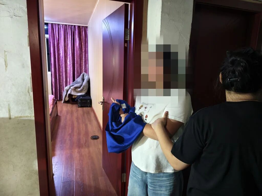 网贷催债动歪念！闺蜜受托看家，竟盗走全部贵重财物