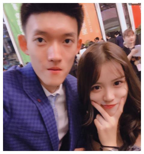 除此之外,杨倩还是一个追星达人,是白敬亭和蔡徐坤的忠实粉丝.