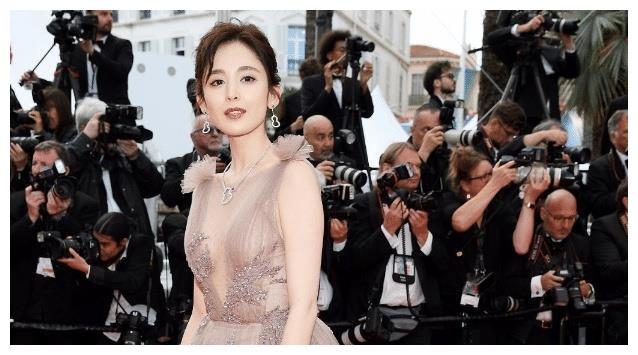 古力娜扎生图流出,却被腋下意外抢镜|娜扎|张翰|副乳_新浪新闻