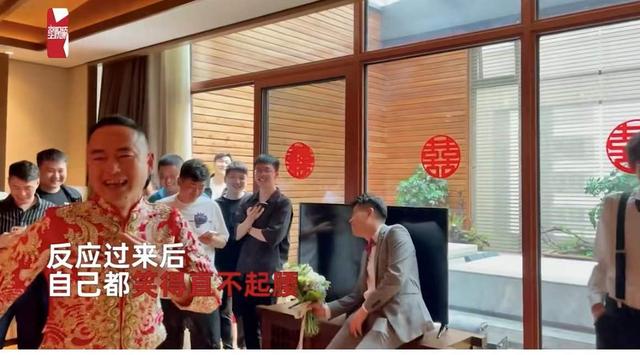 新娘坐婚床上,新郎深情向前亲吻掀开盖头被吓懵,网友:此生难忘休闲区蓝鸢梦想 - Www.slyday.coM 新娘坐婚床上,新郎深情向前亲吻掀开盖头被吓懵,网友:此生难忘休闲区蓝鸢梦想 - Www.slyday.coM