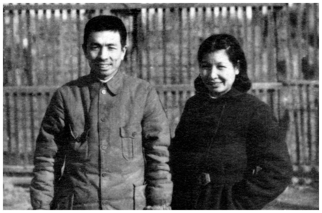 他是大军区政委,55年没授军衔,地位却比元帅还高,官至正国级