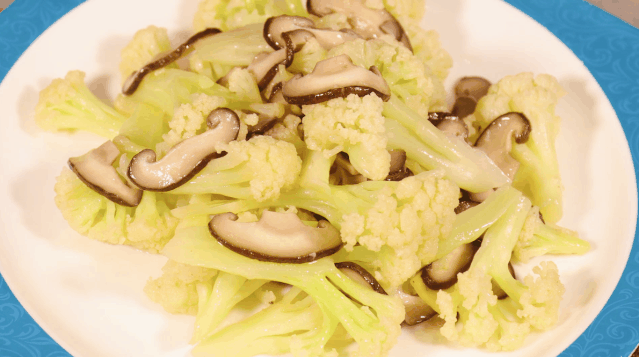 家常干煸花菜香菇的做法