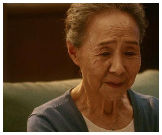 南孙妈妈和奶奶终于和解毕竟是多年的亲人两人机场告别