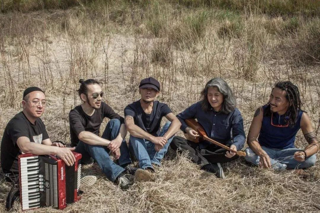 代表作品:《黄河谣》《敕勒川》《石头房子》野孩子乐队最初由两人