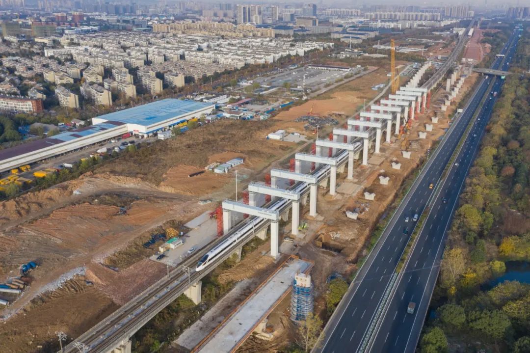 铁路,杭温铁路等17个项目工程建设,确保沪渝蓉高铁上海至南京至合肥段
