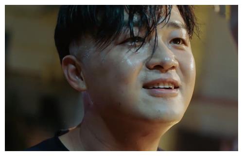 大人物:女助理为何不拒绝赵泰,并不是不敢,她的表情说明一切