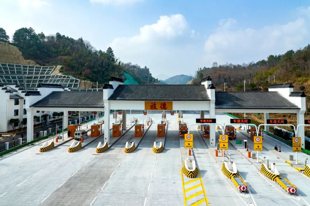 安徽芜黄高速公路建成通车芜湖到黄山仅需15小时
