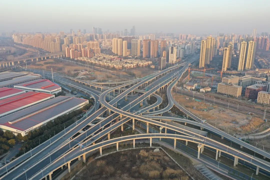 2018年1月1日,合肥市上海路高架顺利通车,合肥市区与滨湖之间再添一条