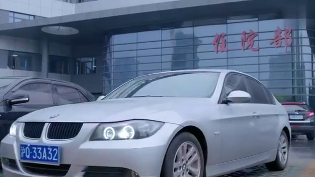 欢乐颂:王柏川来看樊胜美,樊胜美想他帮忙,送父亲回老家修养