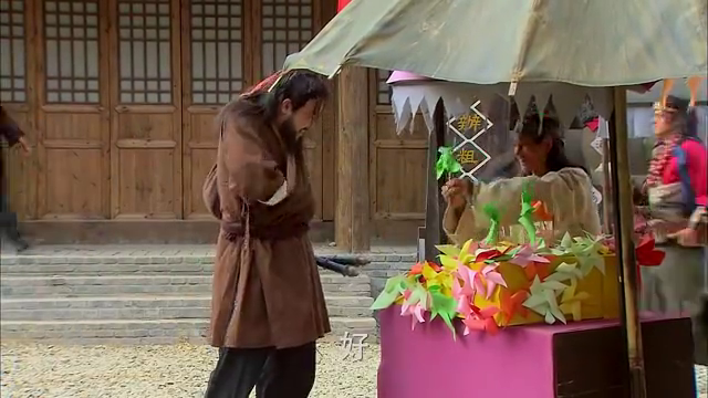 李逵武松去吃酒,却听见旁桌在议论梁山好汉,李逵表情亮了