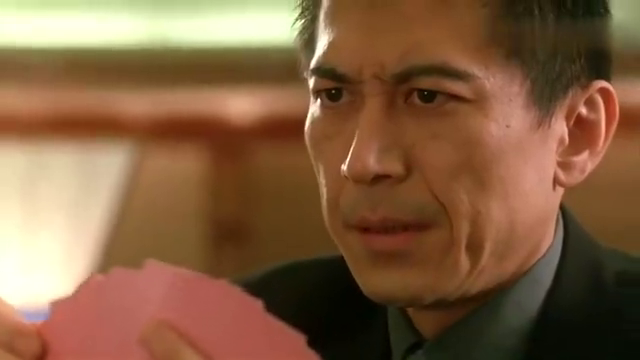 赌侠1999-赌场恶霸发现小刀出千,暴打小刀要砍他手!