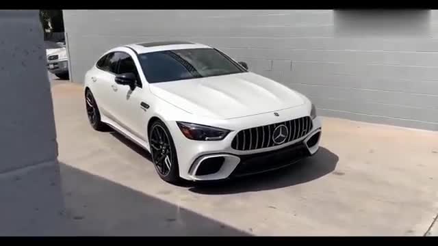 白色2019款奔驰amggt63s