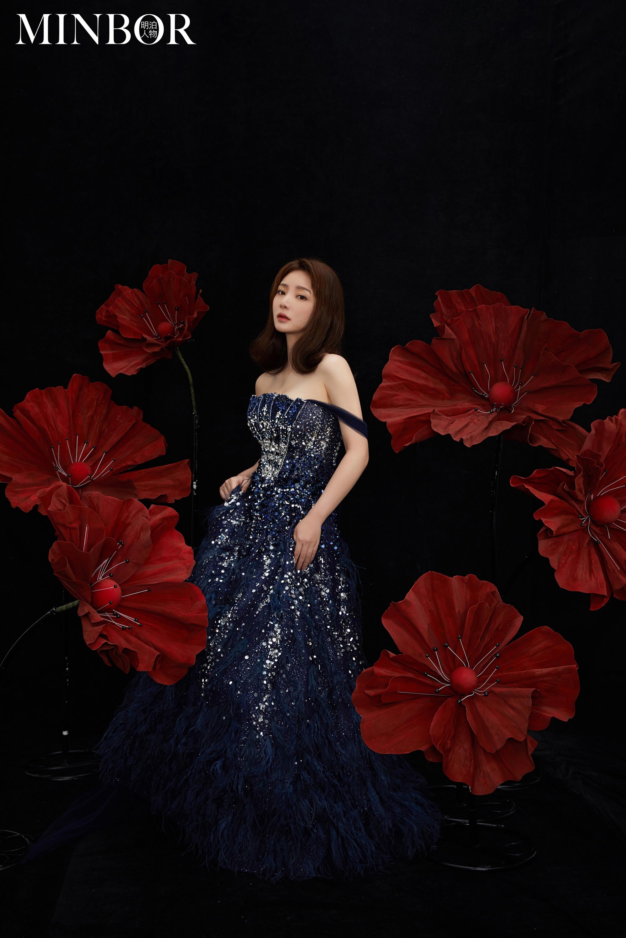 摆脱定义彰显"大女人"魅力|受益人|柳岩|造型_新浪新闻