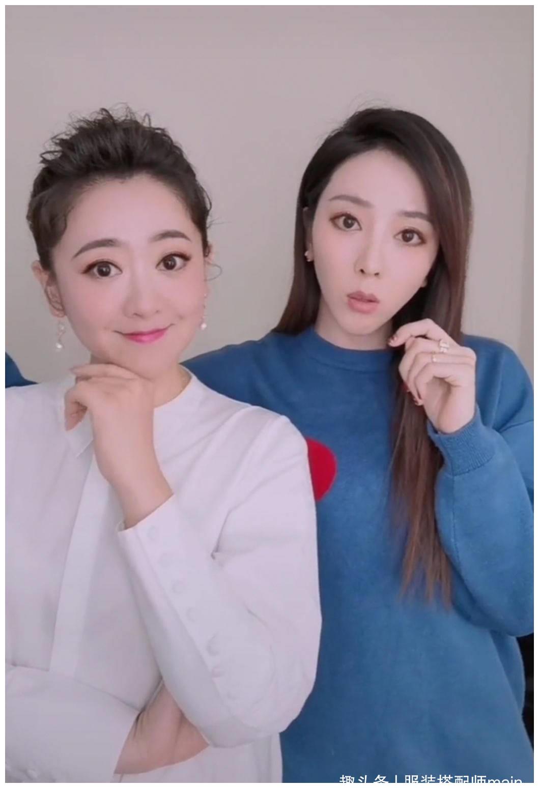 42岁月亮姐姐,穿衣清新容貌似少女,同框李思思看不出8岁年龄差