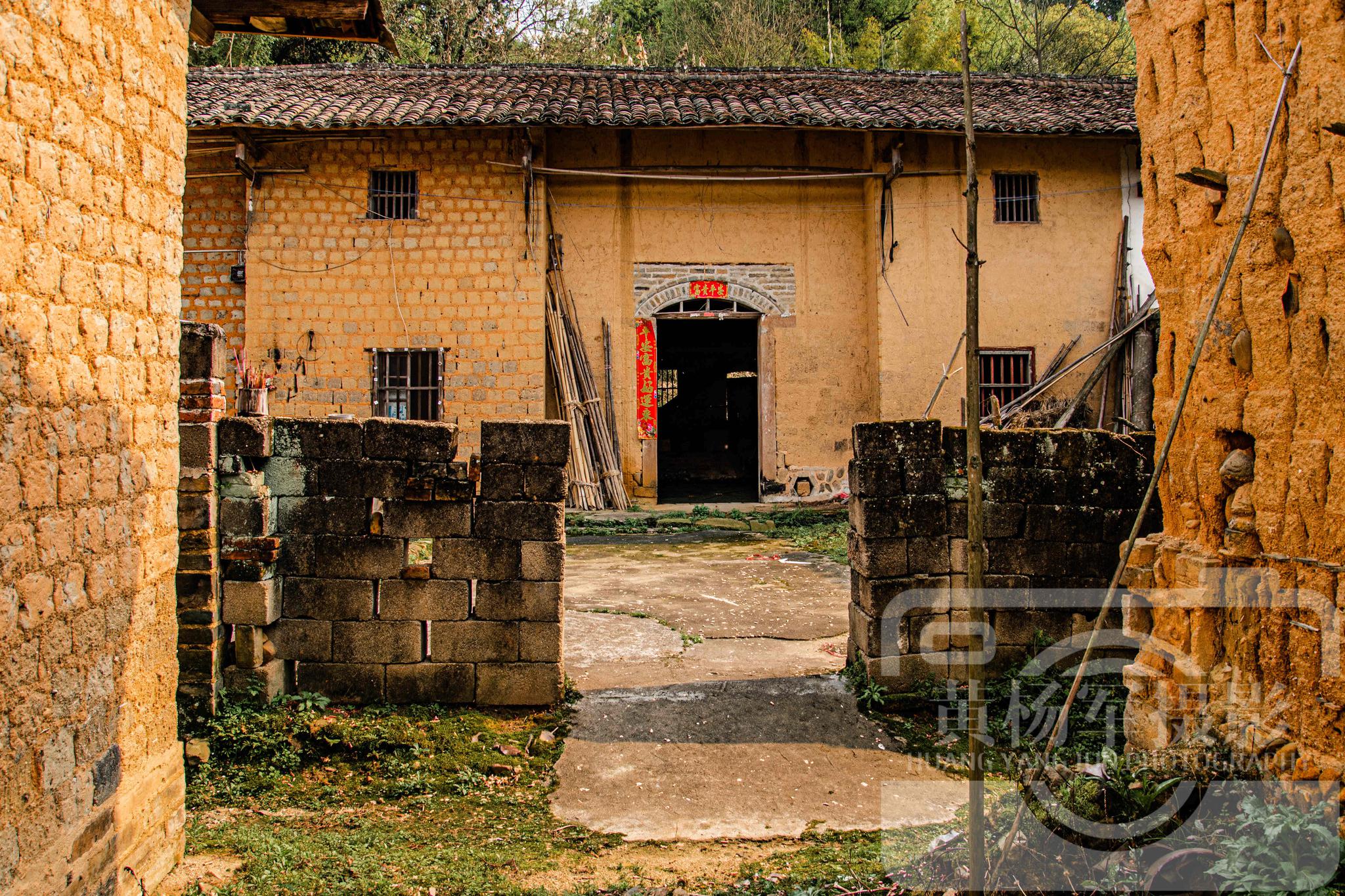 赣州兴国县东韶古村的老屋,赣南山间的乡村景色很熟悉,古韵很浓__财经头条