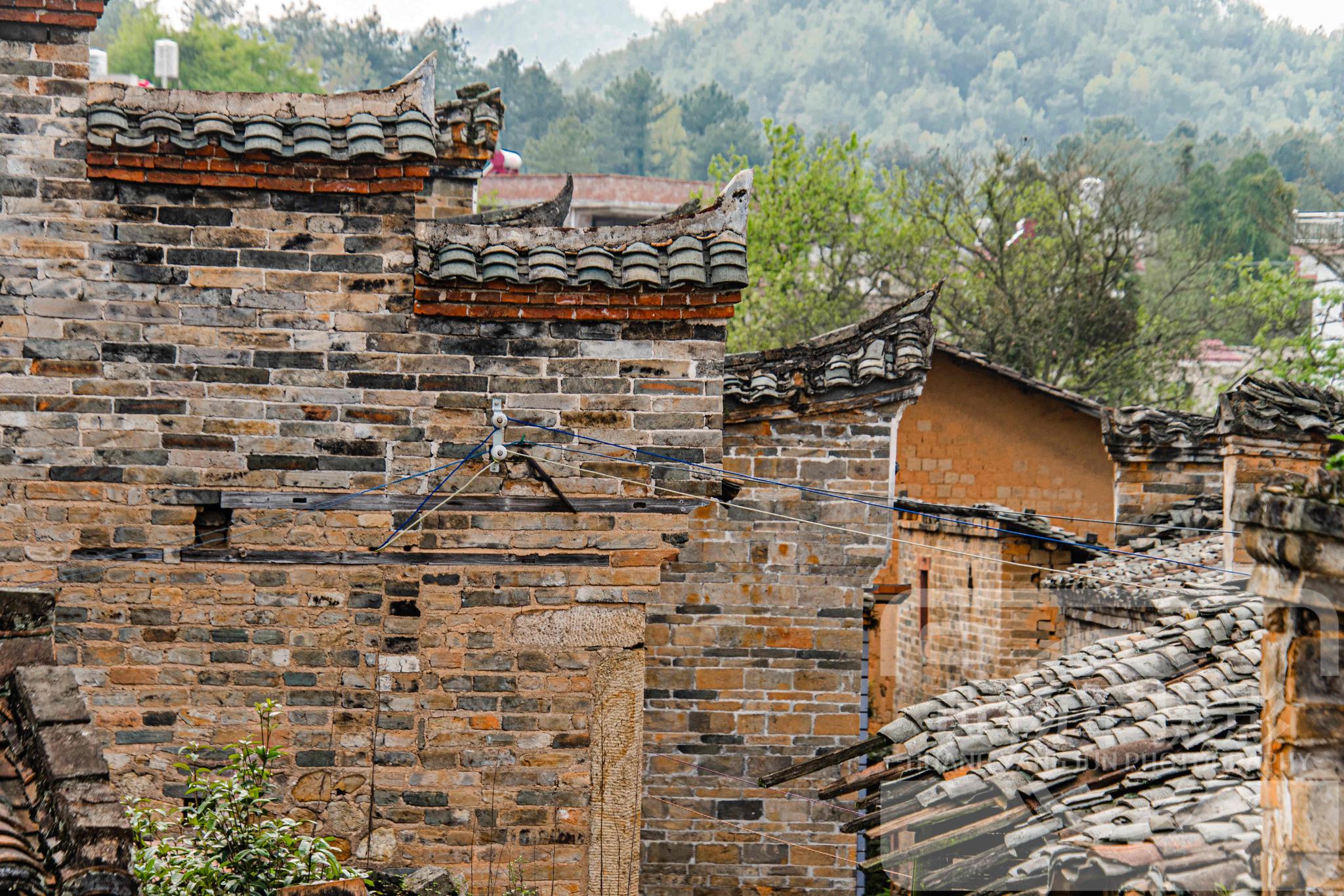 赣州兴国县东韶古村的老屋,赣南山间的乡村景色很熟悉,古韵很浓__财经头条
