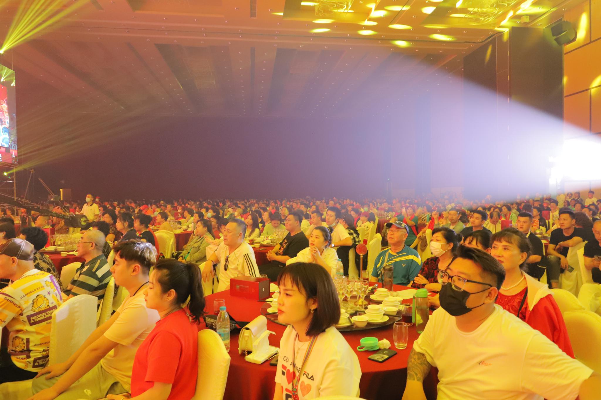 山海集团2021"牛气冲天"年会在广东惠州华美达酒店举办