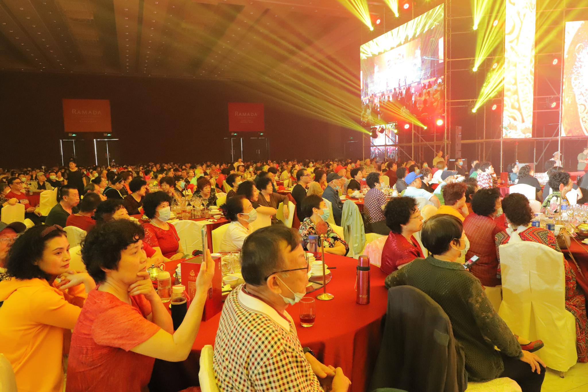 山海集团2021"牛气冲天"年会在广东惠州华美达酒店举办