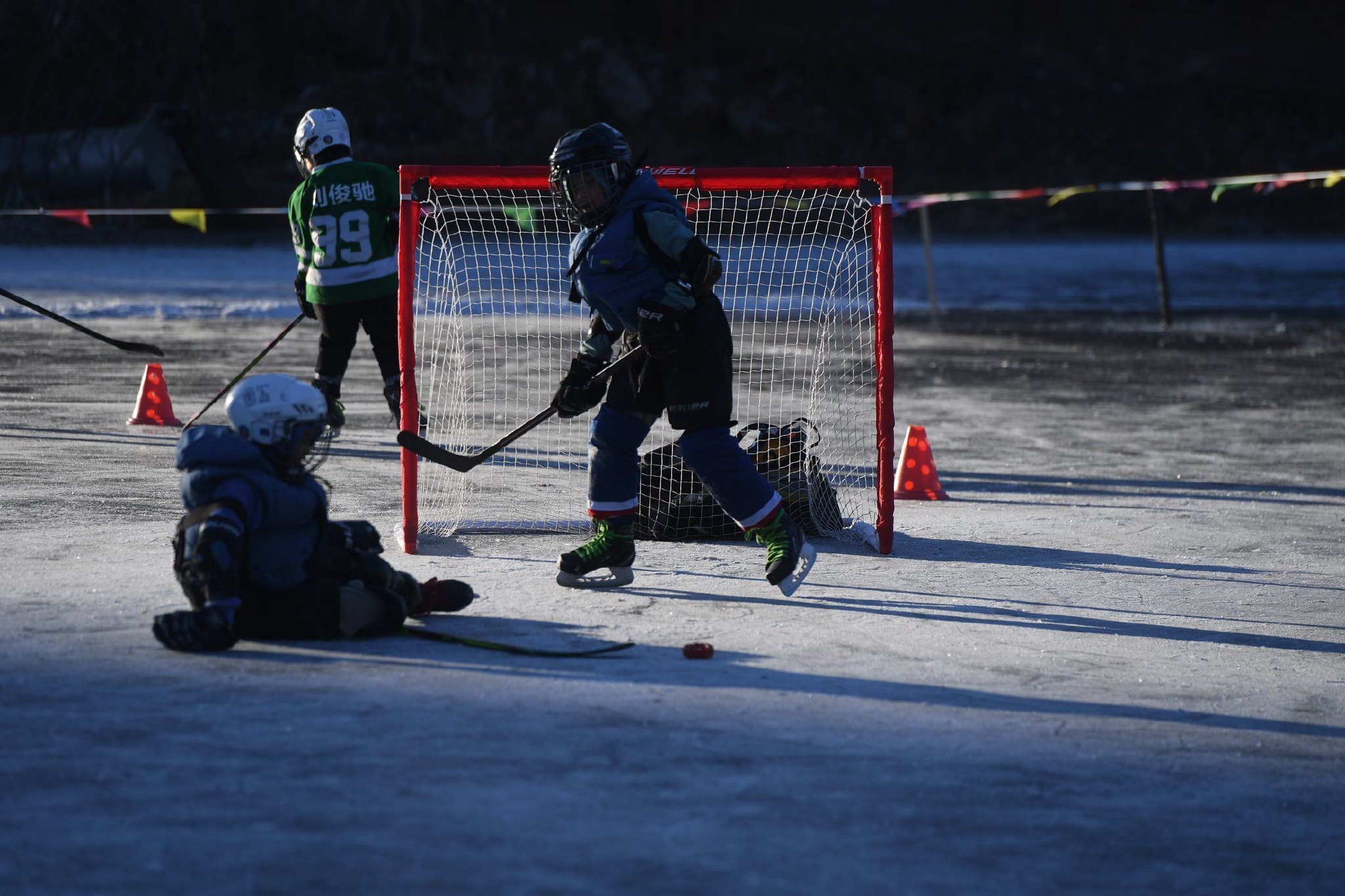 沈城降温,户外冰上运动火热