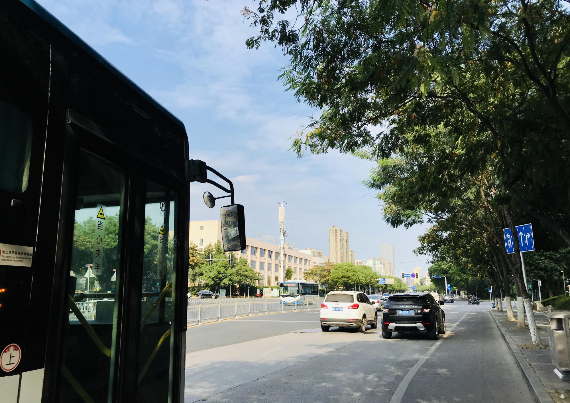 长沙桐梓坡西路车水马龙,络绎不绝|新冠肺炎_新浪新闻