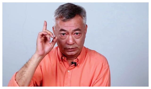 凭周润发一炮而红,在圈内混迹21年未有大起色,今63岁乡下种田