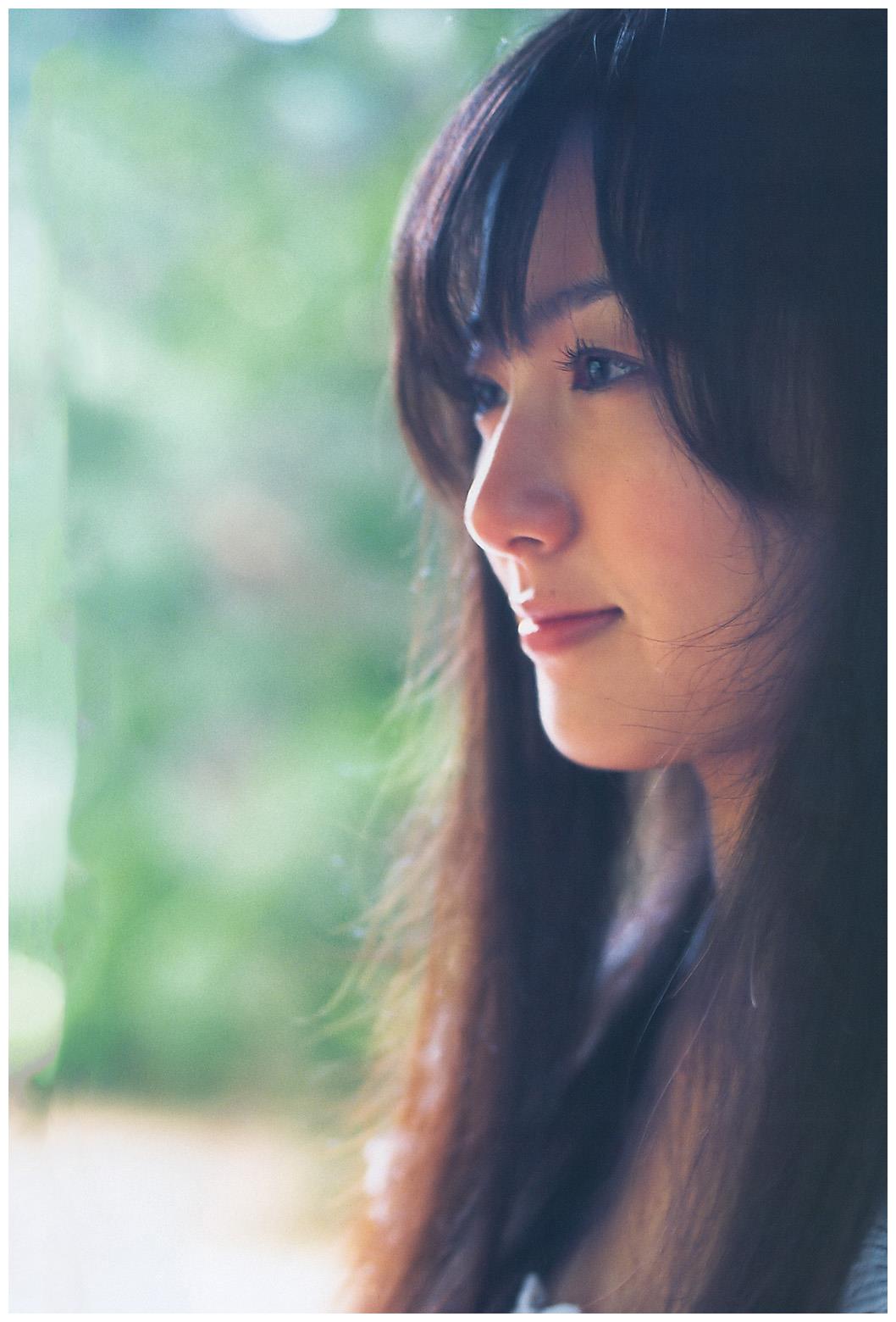 与前两位不同,内田理央饰演诗岛雾子的时候已经23岁了,所以算是在颜值